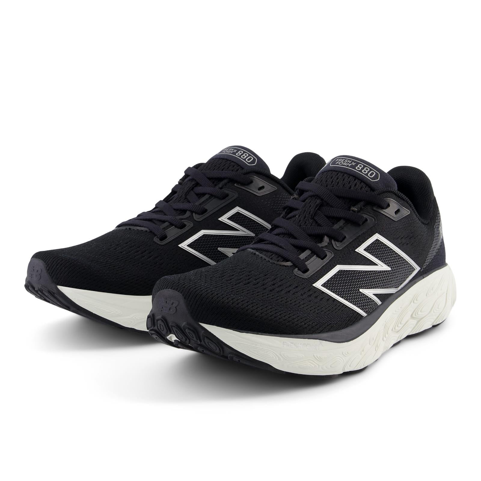 New Balance Women s 880v14 8 D Black White